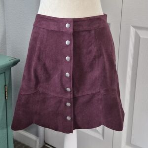 ​American Eagle Burgundy Faux Suede Scalloped Snap Mini Skirt - 8
